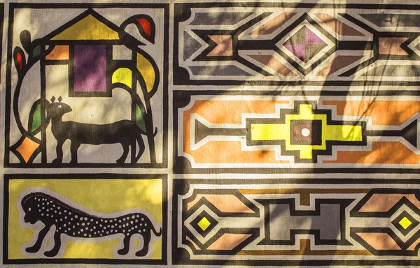 Traditional ethnic ornament, pattern of tribe Ndebele house in South Africa. — Stock Photo, Image