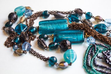 Afrika geleneksel etnik cam sakalları Takı Kolye mavi renk tonu. 