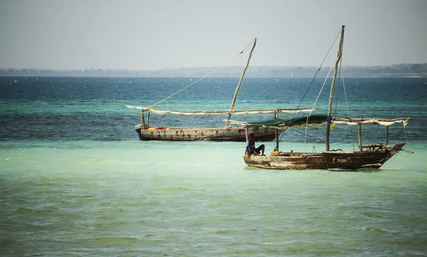 Рыбацкие лодки в Индийском океане. Остров Квале. Занзибар. Танзания . — стоковое фото