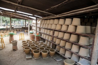 Tavlama ve yerleşmek için bir katlanmış yığın stok iliklerine sonra tencere