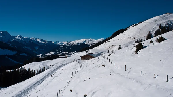 Blauer Himmel über den Alpen — Stockfoto
