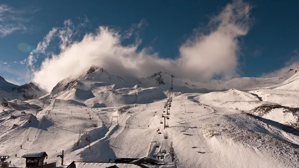 Clouds looming on the ski slope. — Stock Photo, Image