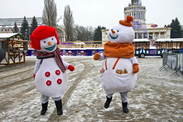 Dois boneco de neve alegre — Fotografia de Stock