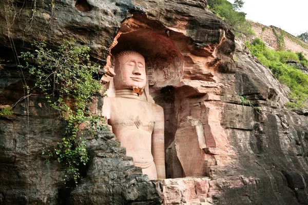 Santuarios de Jain - Tirthankara, tallado directamente en la roca — Foto de Stock