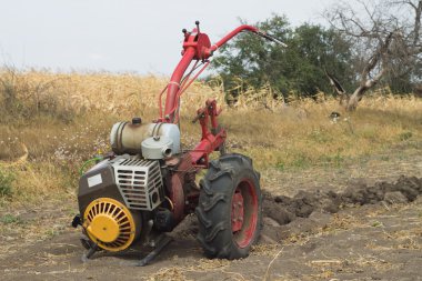 Dikanka, Ukrayna - 30 Eylül 2015: Bahçe traktör motor blok Plowing Motor Sich Mb-4,05 pulluk