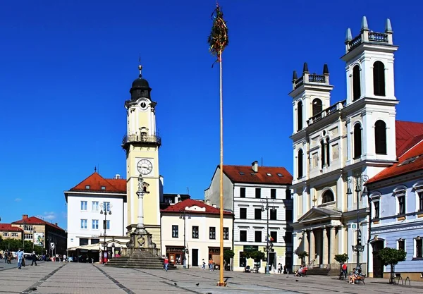 Banska Bystrica Hauptplatz Der Slowakei Geschmückter Maibaum Alter Brauch — Stockfoto