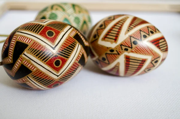 Huevos de Pascua pintados a mano. De cerca. Pysanka colorido tradicional — Foto de Stock