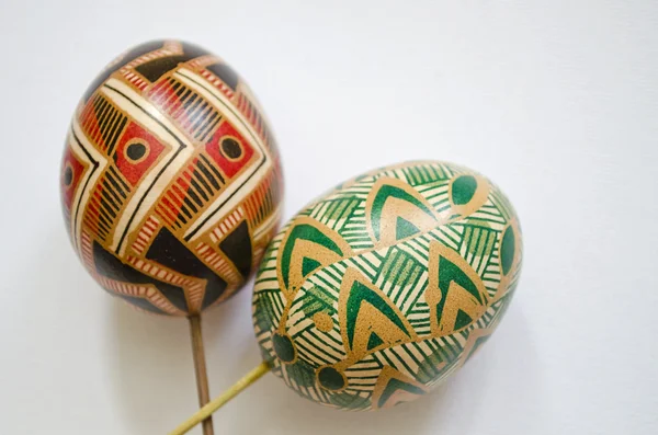 Huevos de Pascua pintados a mano. De cerca. Pysanka colorido tradicional — Foto de Stock