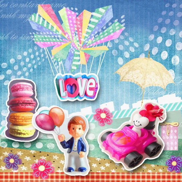 Linda tarjeta de vacaciones. Macarrones, figura de niño con globos, corazón blanco cabalgando en coche rojo con un ramo y flores . —  Fotos de Stock