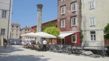 Trg Petra Budinica Zadar, Hırvatistan, Roma sütun