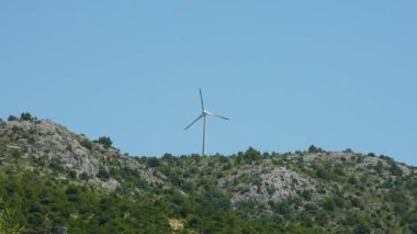 Rüzgar türbinleri tepede