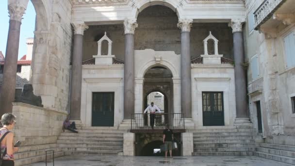 El Peristilo del Palacio de Diocleciano — Vídeo de stock