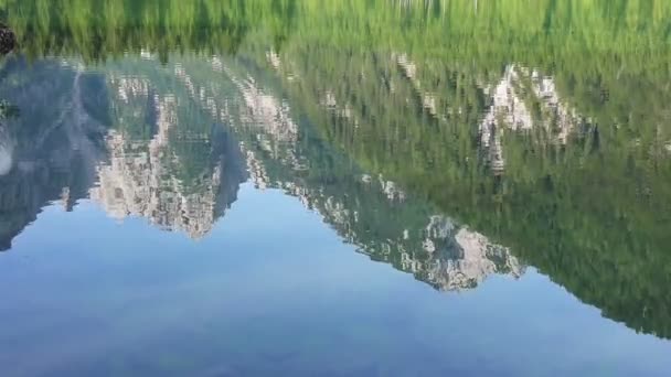 Los lagos de Fusine, Friuli, Italia — Vídeo de stock