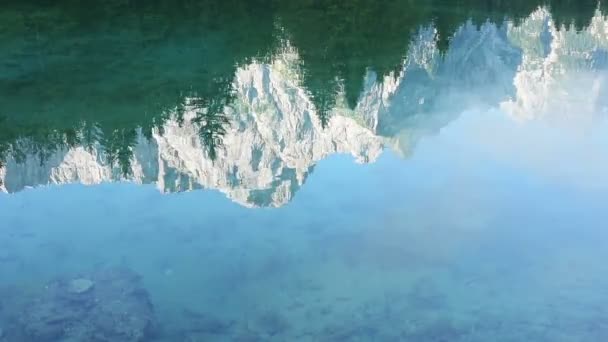 Los lagos de Fusine, Friuli, Italia — Vídeo de stock