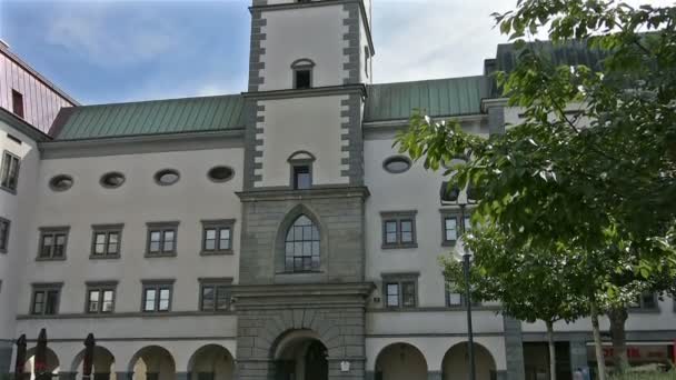 Pohled na katedrálu bell tower Klagenfurt — Stock video