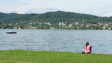 bir kadın göz göl