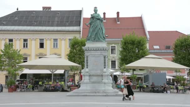 A szobrok a Habsburg – Lotaringiai Mária Terézia, Ausztria — Stock videók