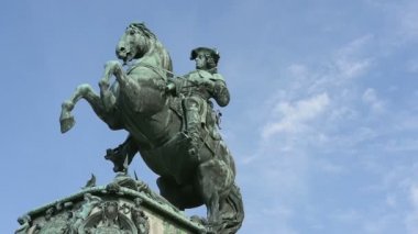 Prens Eugene Viyana'da heykeli