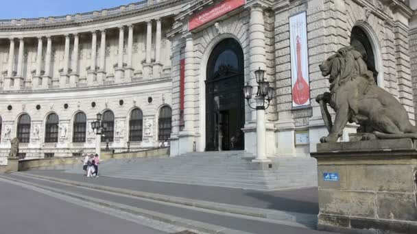 La entrada de la Neue Burg en Viena — Vídeo de stock