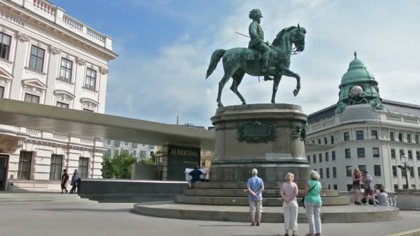 Estátua do Arquiduque Albrecht — Vídeo de Stock