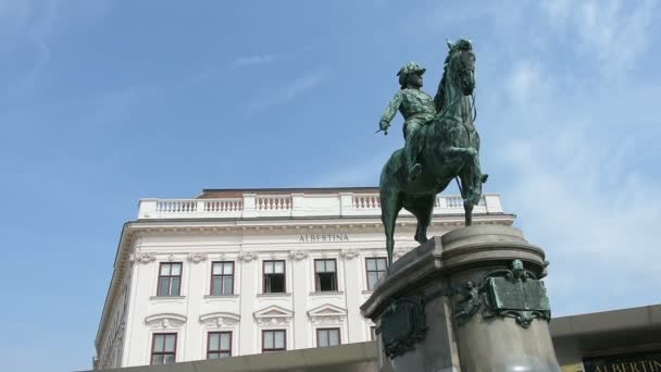 Статуя ерцгерцога Альбрехт — стокове відео