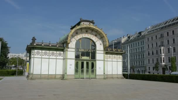 En gammal tunnelbanestation i Wien — Stockvideo