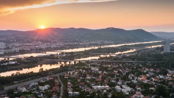 Panorámás kilátással, a város naplemente Bécsben — Stock videók