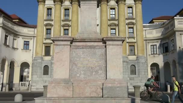 Den heliga treenighetens ursulinkyrka i Ljubljana — Stockvideo