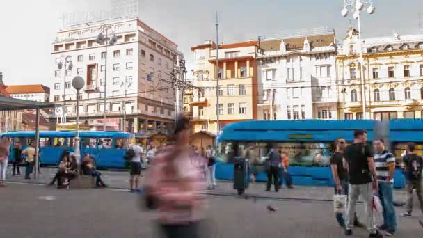 Tramhalte in Zagreb — Stockvideo