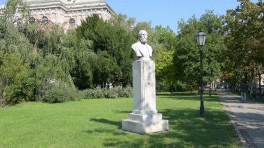 Ağustos enoa büstü