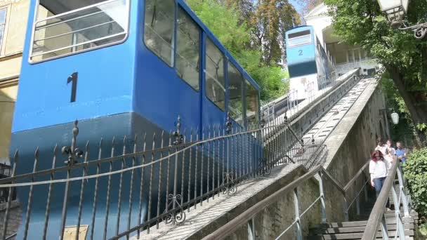 De kabelspoorweg cabine in Zagreb — Stockvideo