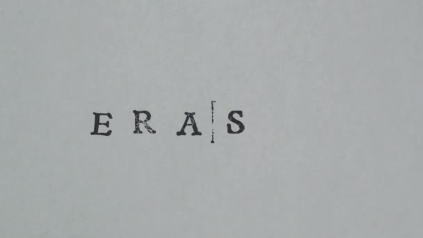 Borrar Palabra Borrar Con Sellos Letras Una Hoja Papel — Vídeo de stock