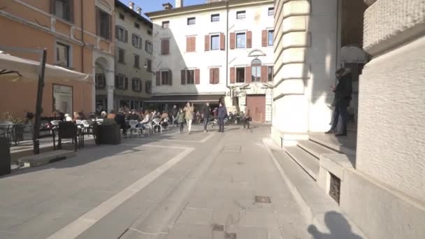 Udine Itálie Února2020 Lidé Sedící Stolech Barů Historickém Centru Města — Stock video