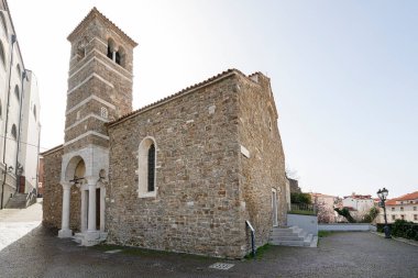 Trieste, İtalya. 24 Şubat 2921. Şehir merkezindeki St. Sylvester Casilica 'nın dış görünüşü