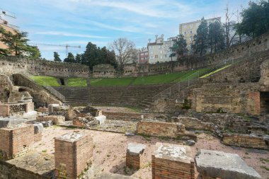 Trieste, İtalya. 24 Şubat 2921 Roma amfitiyatrosunun kalıntıları şehir merkezinde.