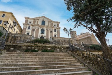 Trieste, İtalya. 24 Şubat 2921. Şehir merkezindeki Santa Maria Maggiore Kilisesi 'nin dış görünüşü.