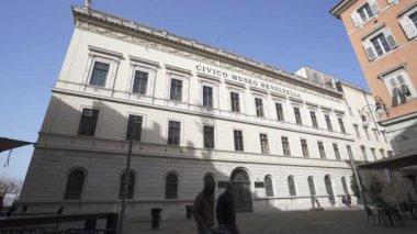 Trieste, İtalya. 24 Şubat 2021. Şehir merkezindeki Revoltella müzesinin dış görünüşü