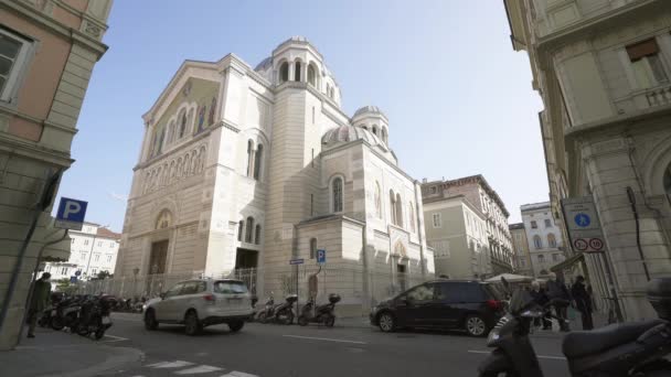 意大利的里雅斯特 2021年2月24日位于市中心的塞尔维亚东正教圣三一神殿和圣斯皮里敦的外部景观 — 图库视频影像