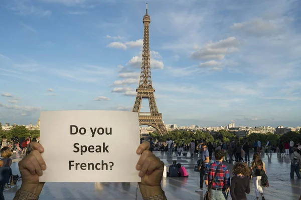 París Francia Abril 2017 Hombre Con Cartel Sus Manos Torre — Foto de Stock