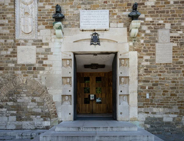 Триест Италия Мая 2021 Года Главная Дверь Собора Сан Джусто — стоковое фото