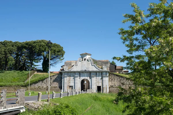 イタリアのパルマノバ 2021年5月18日 古代アクイレイア市門の外観 — ストック写真