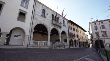 Gemona del Friuli, İtalya. 26 Mayıs 2021. Belediye binasının manzarası.