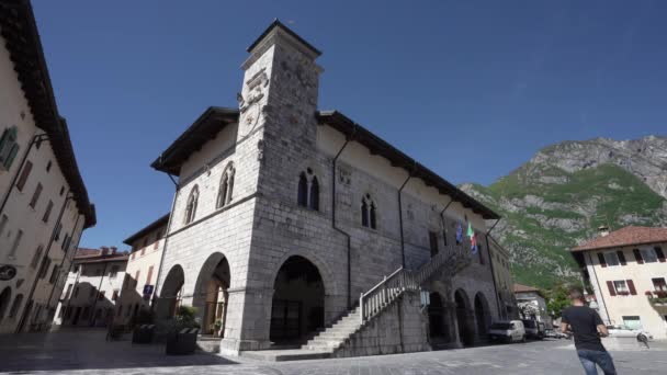 Venzone Italien Mai 2021 Blick Auf Die Außenfassade Des Rathausgebäudes — Stockvideo