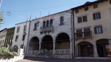 Gemona del Friuli, İtalya. 26 Mayıs 2021. Belediye binasının manzarası.