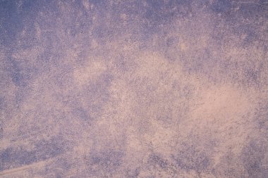 arka plan olarak pembe renkli bir duvarın alçısını.