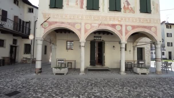 Spilimbergo Ιταλία Ιουνίου 2021 Άποψη Της Πρόσοψης Του Ζωγραφισμένου Σπιτιού — Αρχείο Βίντεο
