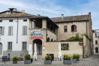 Mantua, İtalya. 13 Temmuz 2021. Rigoletto 'nun şehir merkezindeki evinin dış görüntüsü