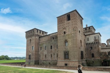 Mantua, İtalya. 13 Temmuz 2021. San Giorgio Kalesi 'nin panoramik görüntüsü.