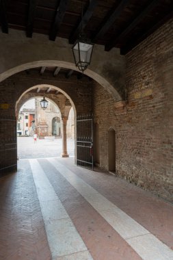 Mantua, İtalya. 13 Temmuz 2021 'de Leon Battista Alberti Meydanı şehir merkezinde görüldü.