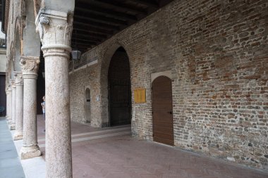 Mantua, İtalya. 13 Temmuz 2021 'de Leon Battista Alberti Meydanı şehir merkezinde görüldü.